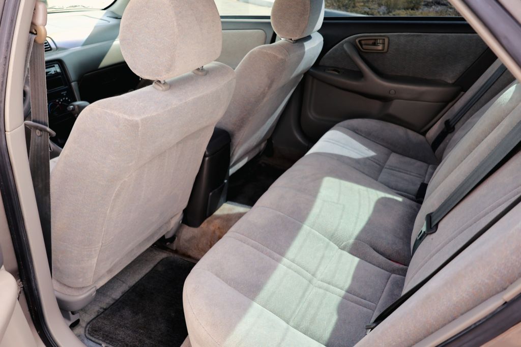 1998 Toyota Camry LE - Photo 7